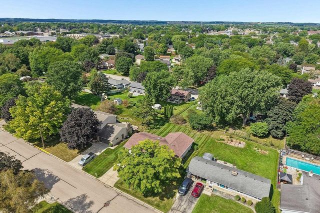 121 Winston Way, Waunakee, WI 53597