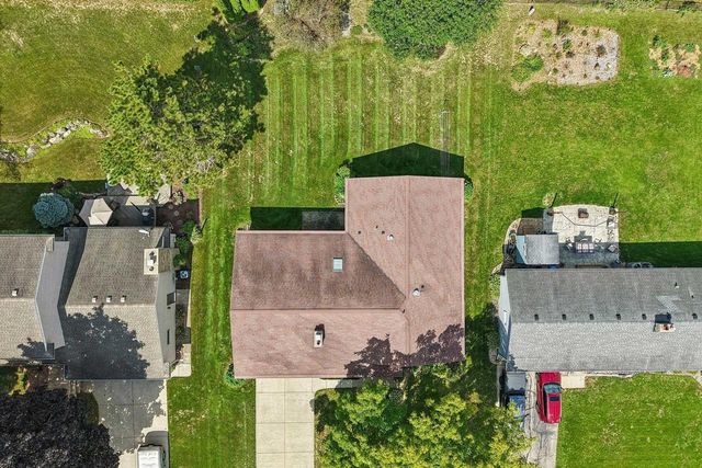 121 Winston Way, Waunakee, WI 53597
