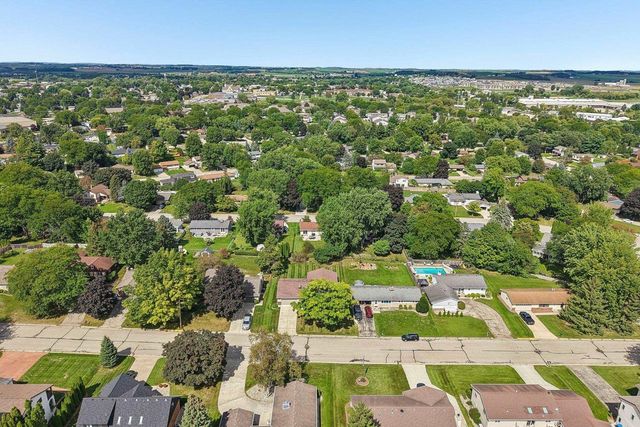 121 Winston Way, Waunakee, WI 53597