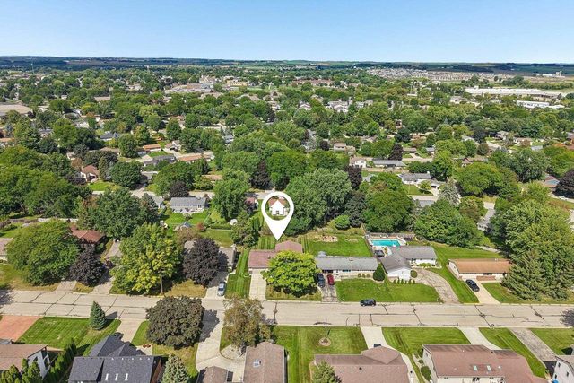 121 Winston Way, Waunakee, WI 53597