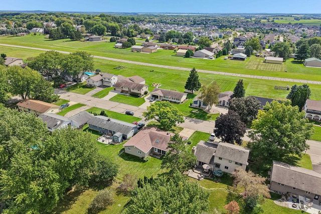 121 Winston Way, Waunakee, WI 53597