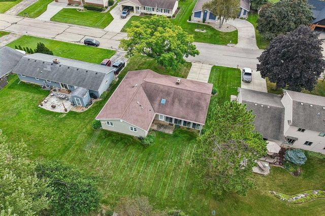 121 Winston Way, Waunakee, WI 53597