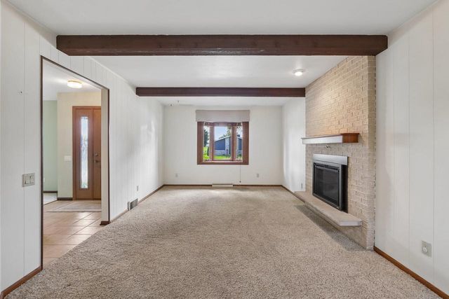 121 Winston Way, Waunakee, WI 53597