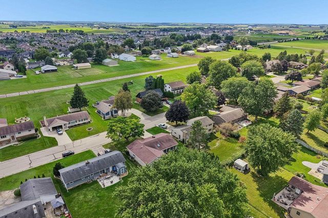 121 Winston Way, Waunakee, WI 53597