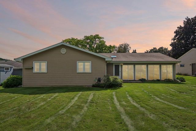 121 Winston Way, Waunakee, WI 53597