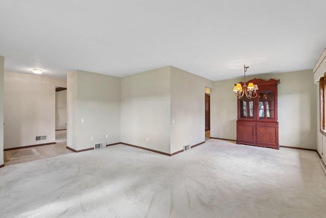 121 Winston Way, Waunakee, WI 53597