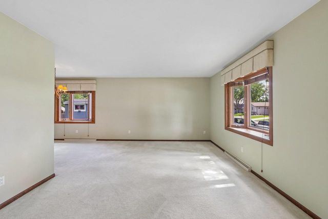 121 Winston Way, Waunakee, WI 53597