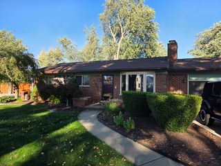 41204 Belvidere Street, Harrison Twp, MI 48045