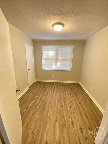 2137 Bolling Street, Savannah, GA 31404