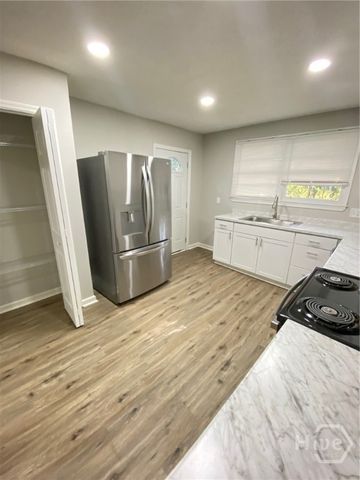 2137 Bolling Street, Savannah, GA 31404