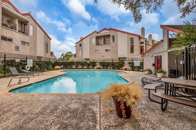 10855 Meadowglen Lane 604, Houston, TX 77042