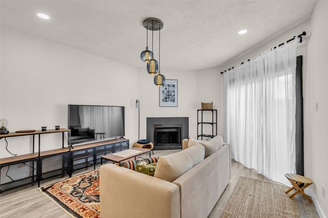 10855 Meadowglen Lane 604, Houston, TX 77042