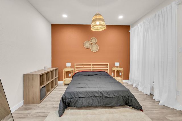 10855 Meadowglen Lane 604, Houston, TX 77042