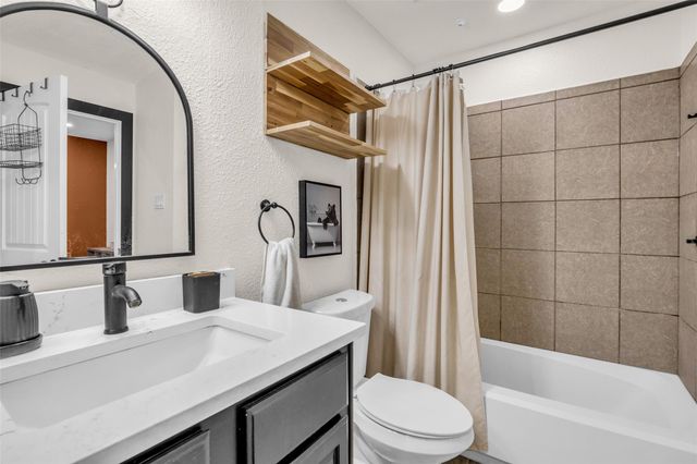 10855 Meadowglen Lane 604, Houston, TX 77042