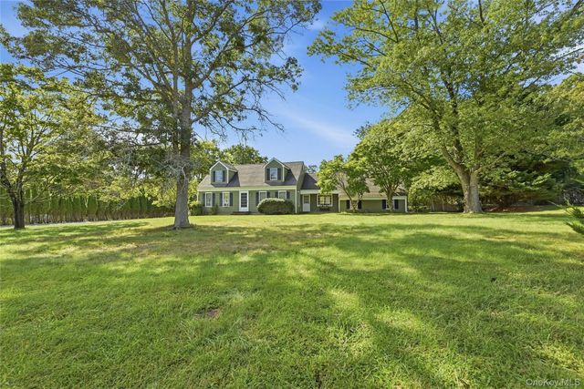 43 Farm Road N, Wading River, NY 11792