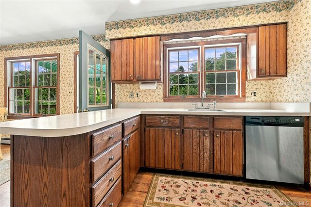 43 Farm Road N, Wading River, NY 11792
