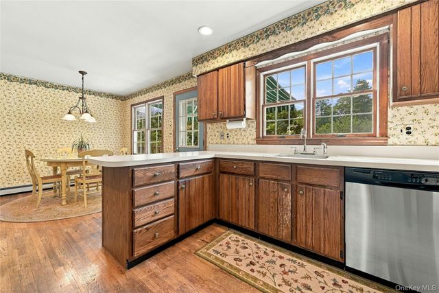 43 Farm Road N, Wading River, NY 11792