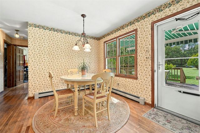 43 Farm Road N, Wading River, NY 11792