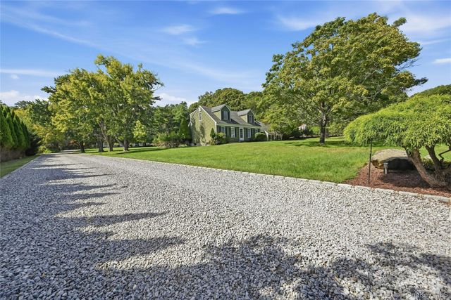 43 Farm Road N, Wading River, NY 11792