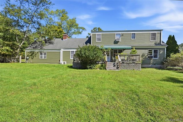 43 Farm Road N, Wading River, NY 11792