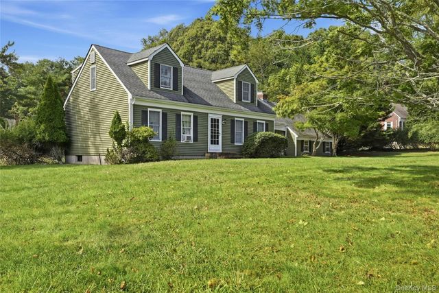 43 Farm Road N, Wading River, NY 11792