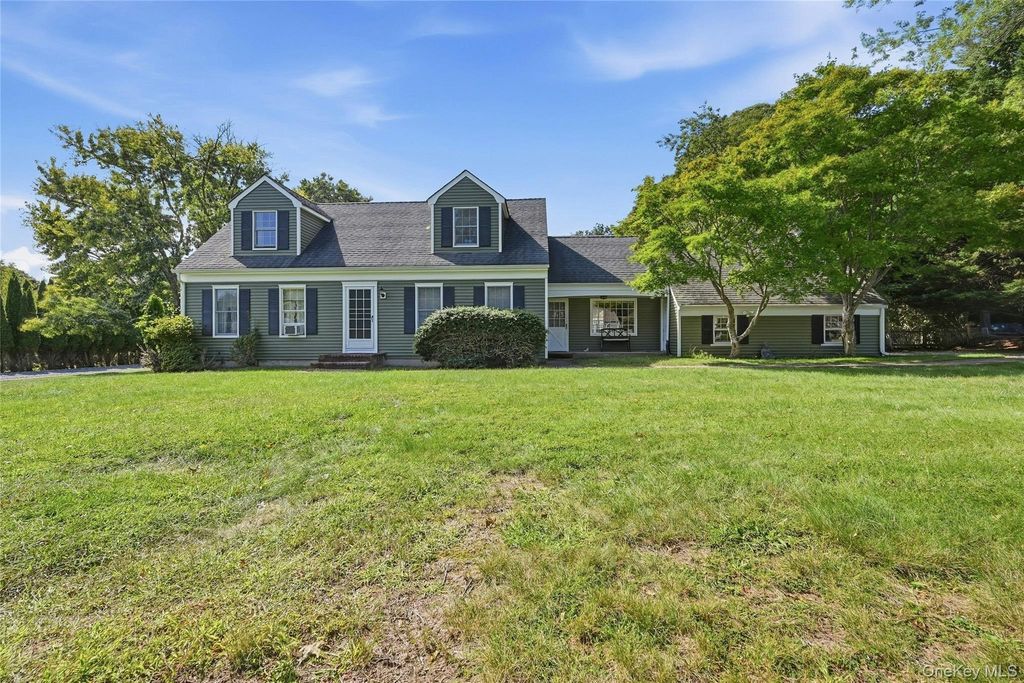 43 Farm Road N, Wading River, NY 11792