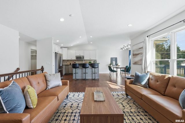 5767 EVERGREEN Place, Bettendorf, IA 52722