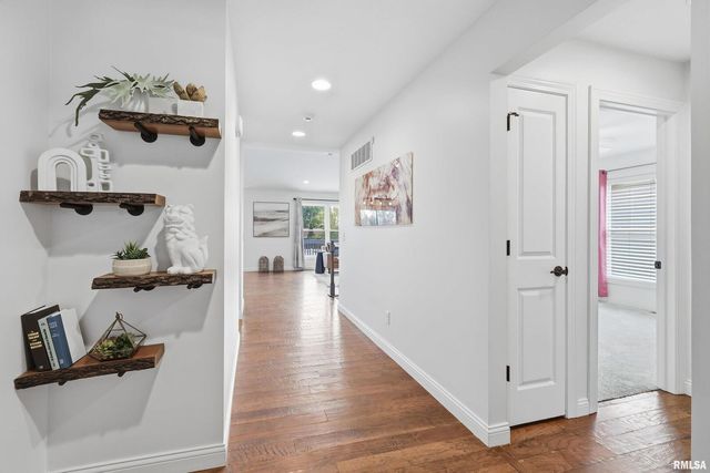 5767 EVERGREEN Place, Bettendorf, IA 52722