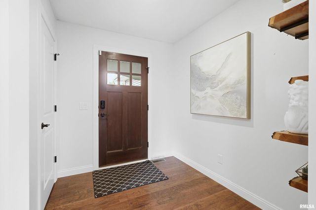 5767 EVERGREEN Place, Bettendorf, IA 52722