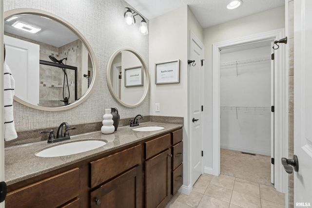 5767 EVERGREEN Place, Bettendorf, IA 52722