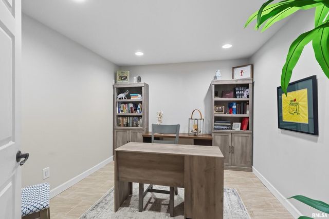 5767 EVERGREEN Place, Bettendorf, IA 52722