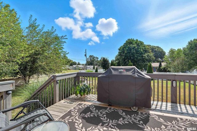 5767 EVERGREEN Place, Bettendorf, IA 52722