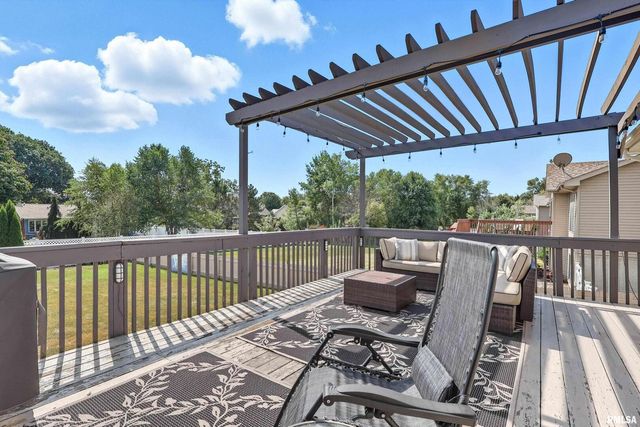 5767 EVERGREEN Place, Bettendorf, IA 52722