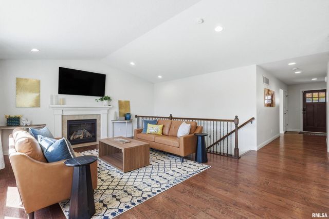 5767 EVERGREEN Place, Bettendorf, IA 52722