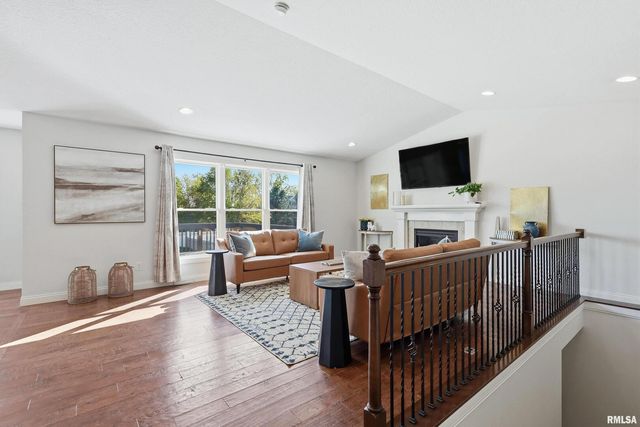 5767 EVERGREEN Place, Bettendorf, IA 52722