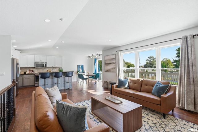 5767 EVERGREEN Place, Bettendorf, IA 52722