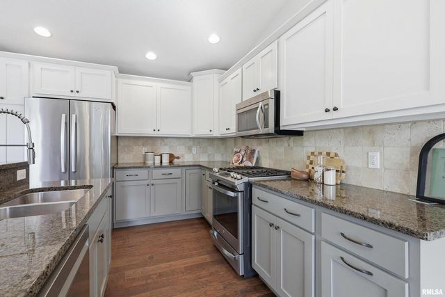 5767 EVERGREEN Place, Bettendorf, IA 52722