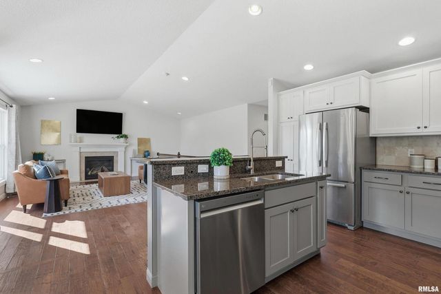 5767 EVERGREEN Place, Bettendorf, IA 52722