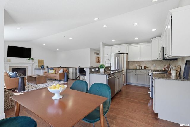 5767 EVERGREEN Place, Bettendorf, IA 52722