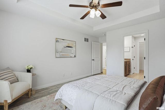 5767 EVERGREEN Place, Bettendorf, IA 52722