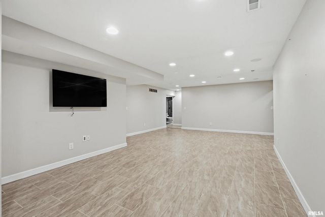 5767 EVERGREEN Place, Bettendorf, IA 52722