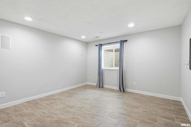 5767 EVERGREEN Place, Bettendorf, IA 52722