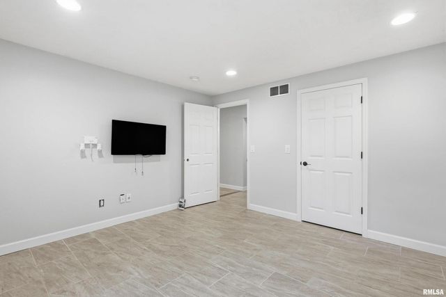 5767 EVERGREEN Place, Bettendorf, IA 52722