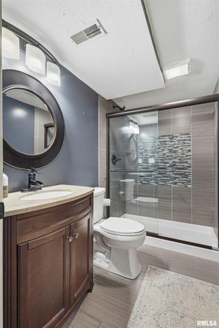 5767 EVERGREEN Place, Bettendorf, IA 52722