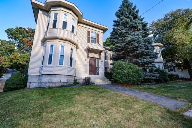 86 Stevens St B, Lowell, MA 01851