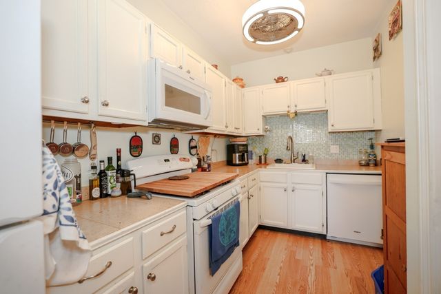 86 Stevens St B, Lowell, MA 01851