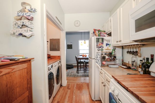 86 Stevens St B, Lowell, MA 01851