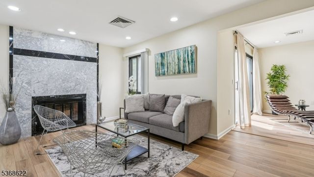 39 Musano Ct, West Orange Twp., NJ 07052