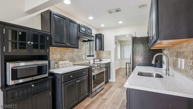 39 Musano Ct, West Orange Twp., NJ 07052