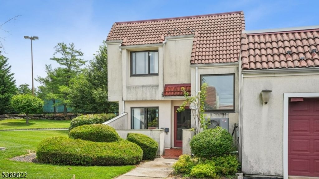 39 Musano Ct, West Orange Twp., NJ 07052